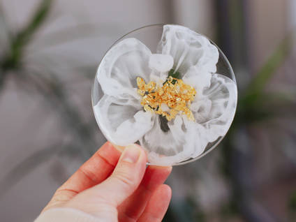 White-Flower-Coaster-by-Handcrafted-by-Zsuzsi