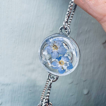 LLawer O Garaid Resin Forget-me-knot Bracelet