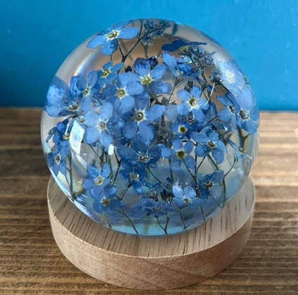 Forget-me-not and Resin Lamp by Bea_utiful Creations