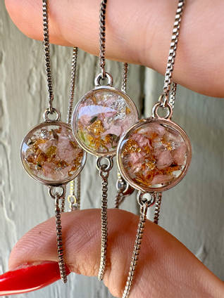 LLawer O Garaid Resin Flower Trio of Bracelets