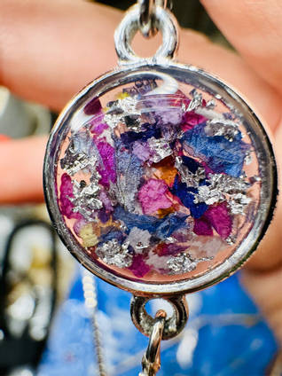 LLawer O Garaid Pink and Purple Resin Flower Bracelet
