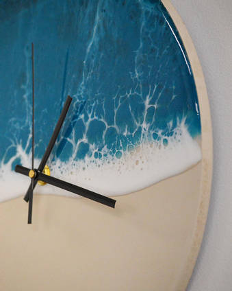Resin Art Clock Close Up by Outside Inwards