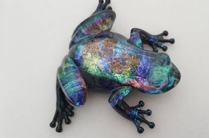 Resin Frog with Chameleon Pigment by Mariannes Hobby and Painting