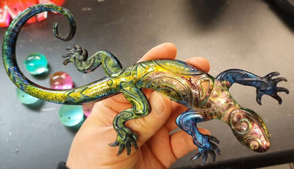 Resin Lizard Casting in Electric Light by Mariannes Hobby and Painting