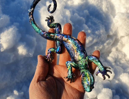 Resin Lizard Casting in Sunlight by Mariannes Hobby and Painting